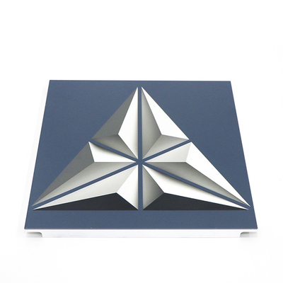 300MM * 300MM مثلث بلاط السقف الفني ، مطبوعة الألومنيوم سقف مفتوح الإطار كاذبة للقاعة