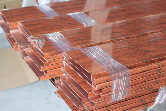 الحديث G على شكل السقف قطاع الألومنيوم الخشب الحبوب اللون السقف