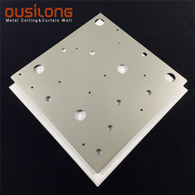 الألومنيوم المعدني المثقوب المخصص 600 × 600 يعلق في بلاط السقف الصوتي مع شريط الإنطلاق